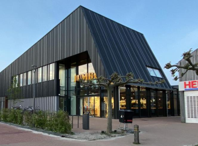 Jumbo voorzijde westzijde met parkeren